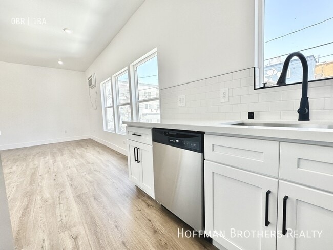 Foto del edificio - 1019 Albany St