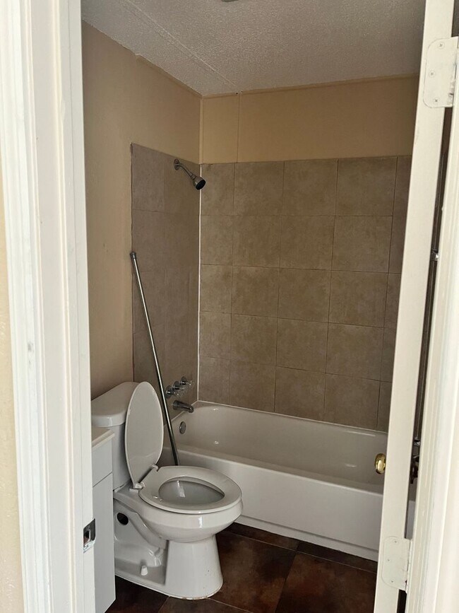 Foto del edificio - Introducing our 2 bedroom / 1 Bathroom Duplex For Rent in Beaumont, TX