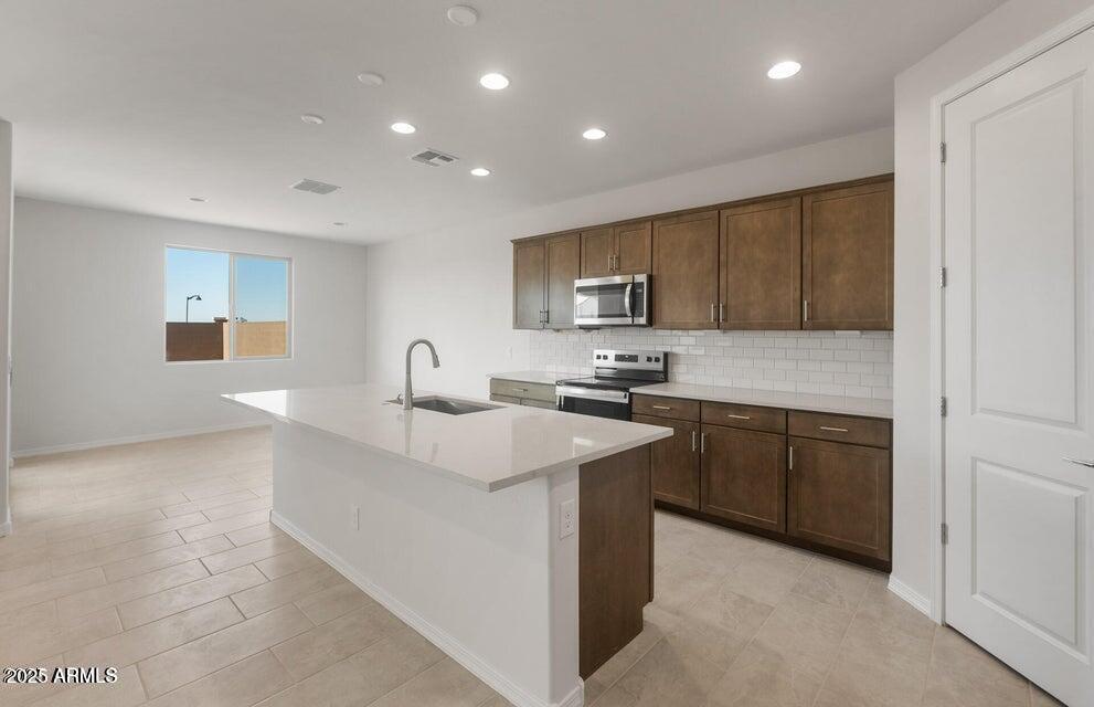 Primary Photo - 42850 W Palo Abeto Dr