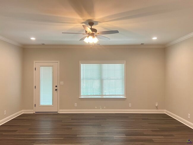 Building Photo - 250 High Ridge Ct