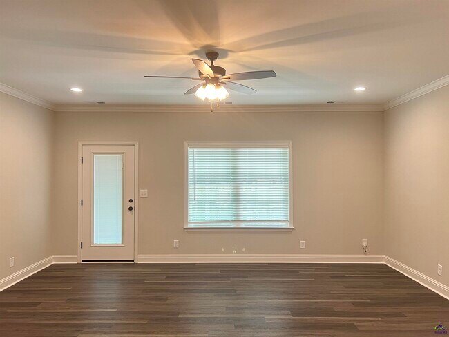 Foto del edificio - 250 High Ridge Ct