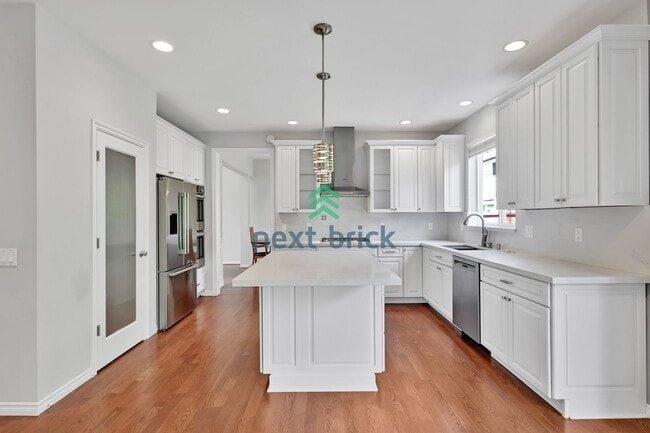 Building Photo - 4 BED & 2.5 SINGLE FAMILY HOUSE FOR RENT