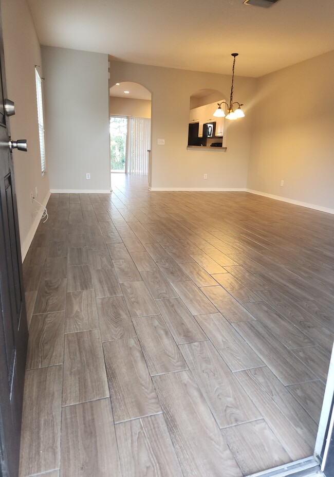 Building Photo - 15702 Fishhawk Falls Dr