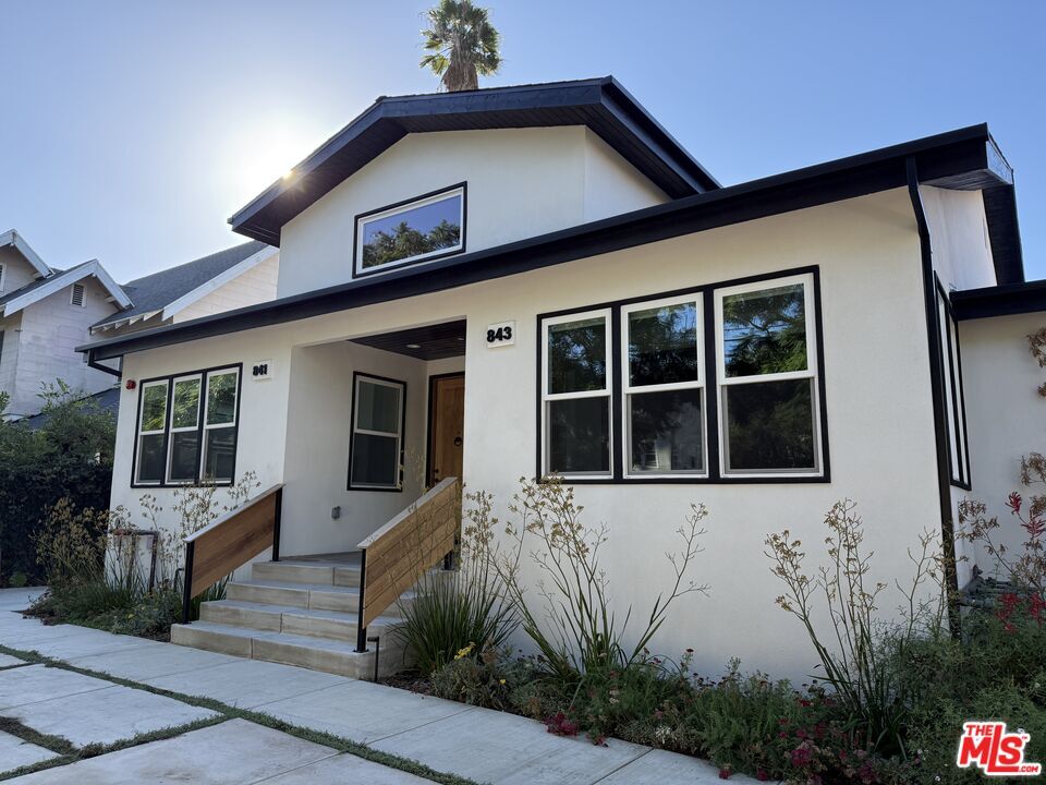 Foto principal - 843 N La Fayette Park Pl