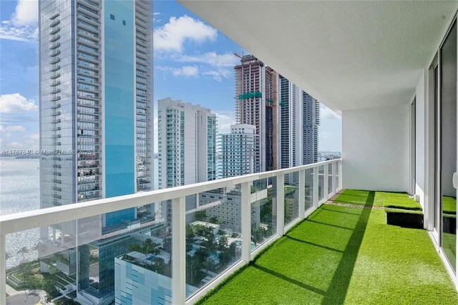Foto del edificio - 600 NE 27th St