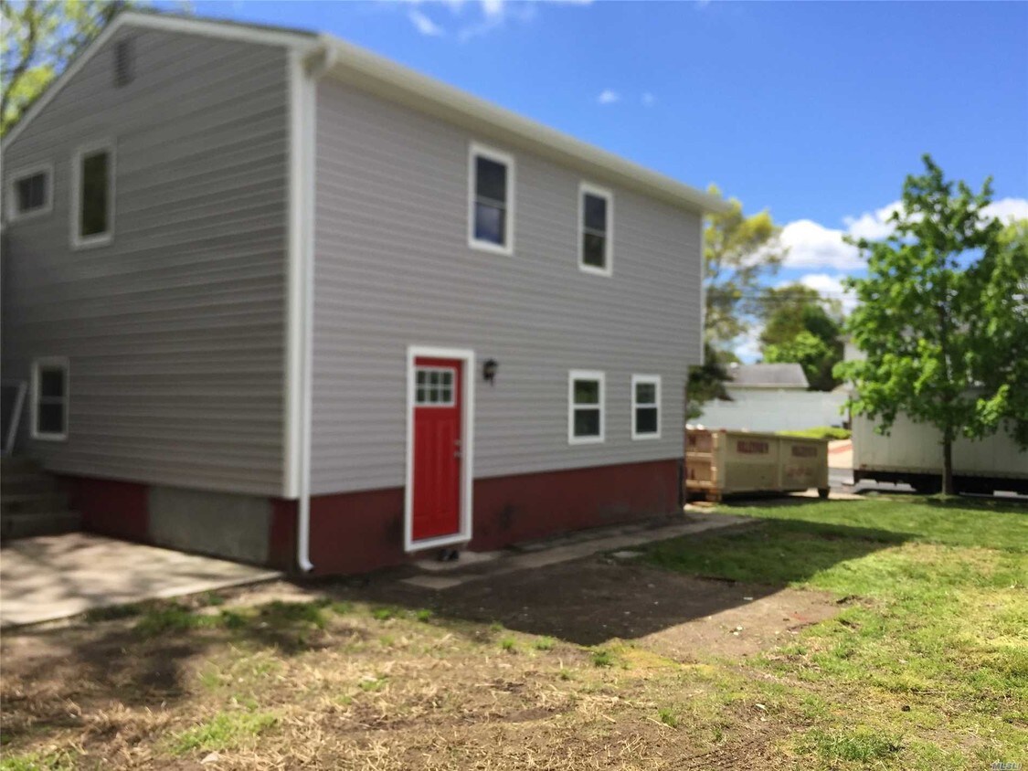 Building Photo - 57 Dahlia Ln
