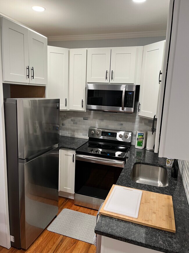 Building Photo - 32 Reedsdale St