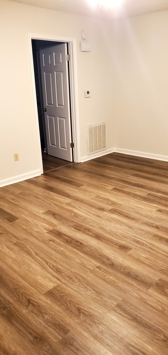 Building Photo - 6337 Quinn Dr