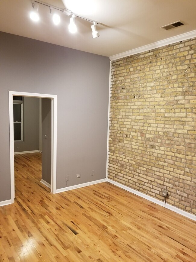 Foto del edificio - 533 N Ashland Ave