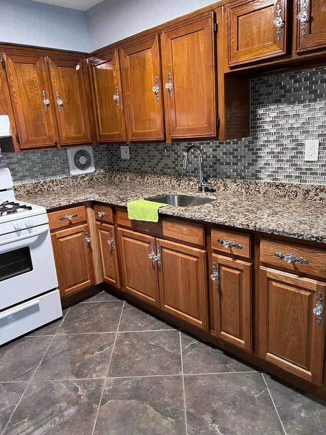 Kitchen view - 3017 Ely Ave