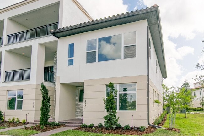Building Photo - Elegant 3 Bed/2 Bath Townhome For Rent in ...