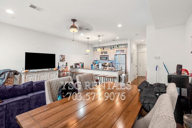 Building Photo - 1435 Tremont St