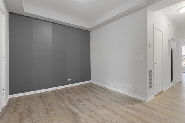 Foto del edificio - 7451 N Greenview Ave