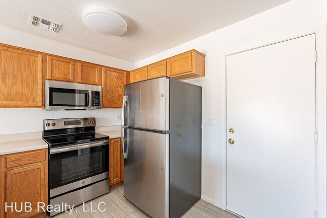 Building Photo - 4 br, 2.5 bath House - 162 S 110th St