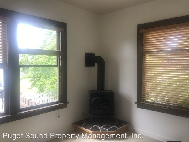 Building Photo - 3 br, 2 bath House - 19047 4th Avenue NE