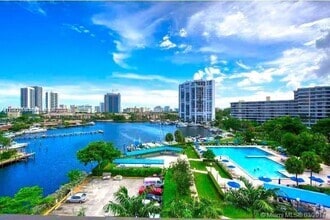 Building Photo - 2500 Parkview Dr