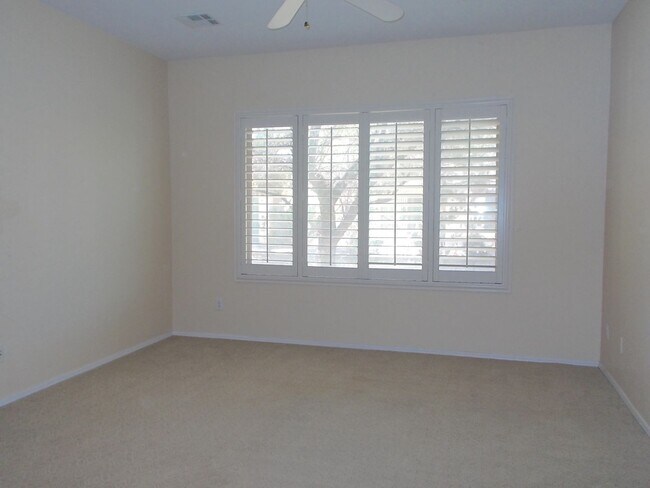 Foto del edificio - Elegant Single-Story Home in a Gated Commu...
