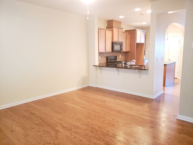 Building Photo - Thompson Ridge Townhome