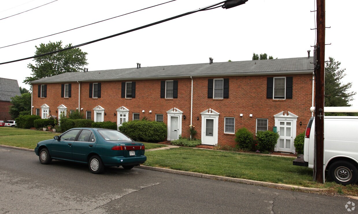 2512 24th St SW, Roanoke, VA 24014 Apartments in Roanoke, VA