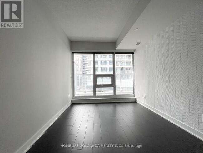 Photo du bâtiment - 17 Bathurst St