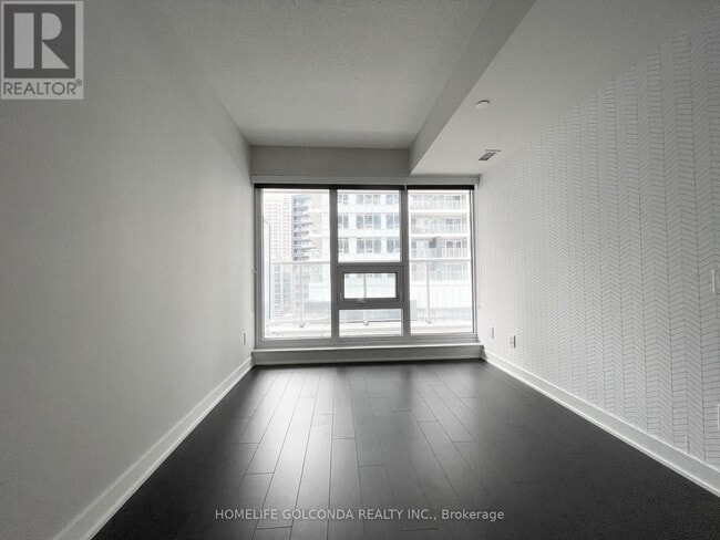 Photo du bâtiment - 17 Bathurst St