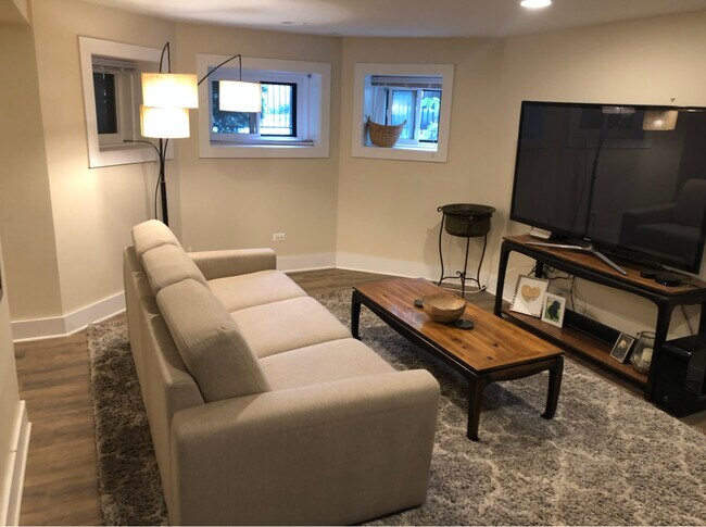 Foto del edificio - 3614 N Hoyne Ave