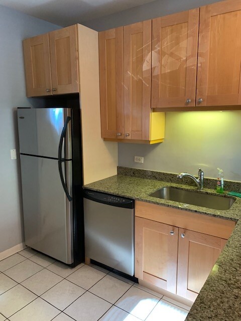 Stainless steel appliances - 1421 W Jonquil Ter