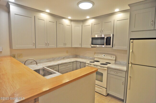 Foto del edificio - 514 Hampton Pl Blvd