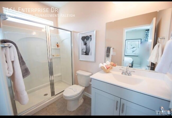 Foto del edificio - 164 N Enterprise Dr