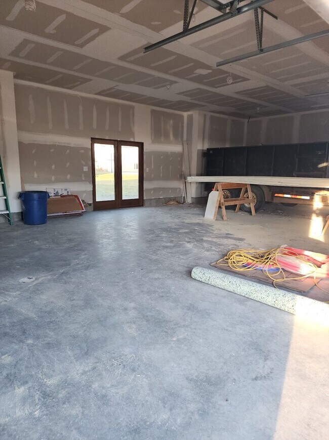 Foto del edificio - New construction three bedroom house