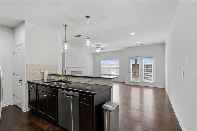 Building Photo - 4987 Longview Walk