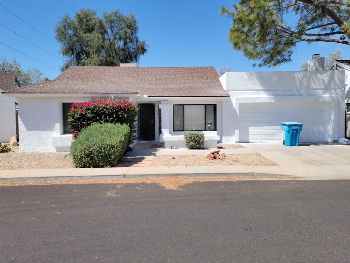 3206 E Siesta Ln, Phoenix, AZ 85050