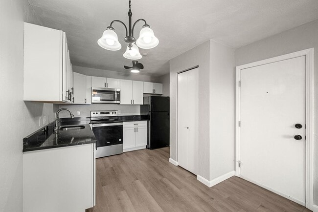 Building Photo - 22 Irving St