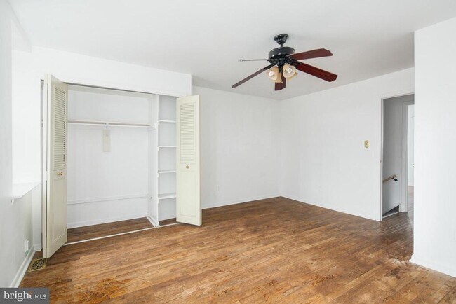Building Photo - 230 W Wildey St