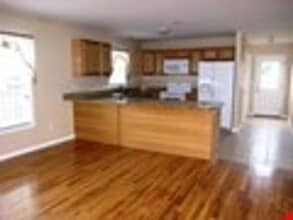 Building Photo - 611 Cedar St