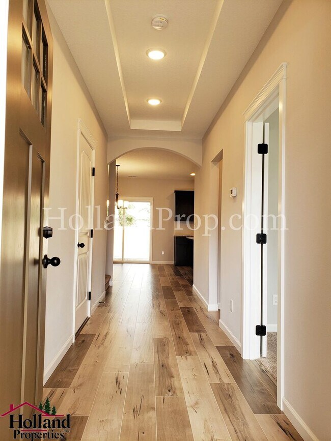 Building Photo - Spacious & Stylish 4-Bedroom Home with Mod...