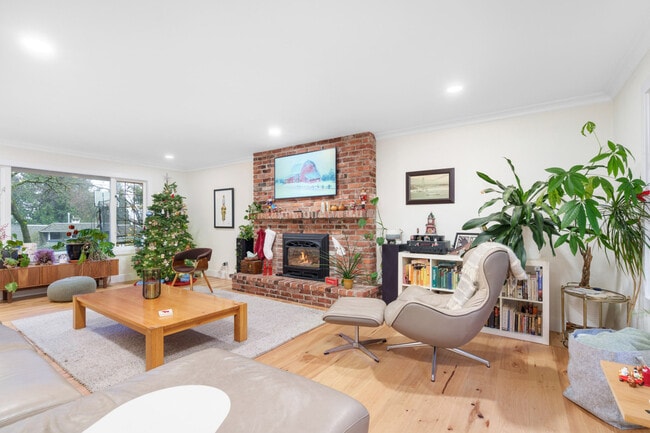 Building Photo - 4444 Regency Pl