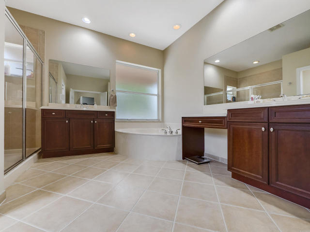 Building Photo - 2892 Shaughnessy Dr