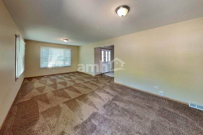 Building Photo - 481 Pheasant Chase Dr