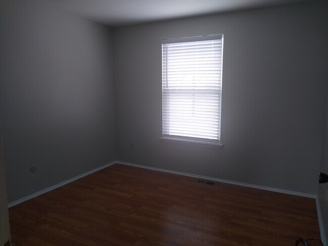 Second bedroom - 10 W Eden Ct