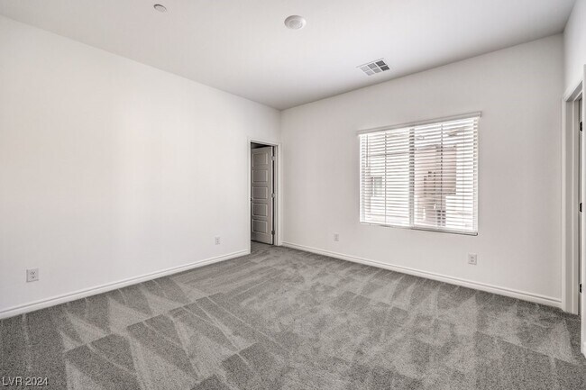 Building Photo - 600 Carriage Hill Dr