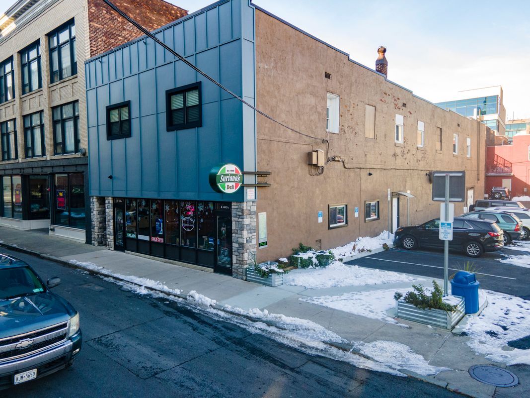 Primary Photo - 140 Clinton St