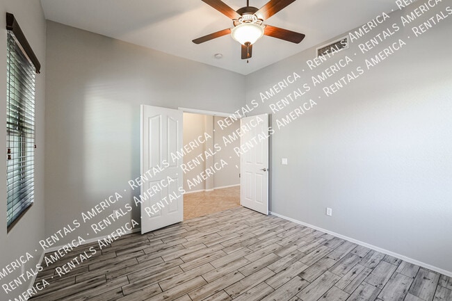 Foto del edificio - 7045 S Legend Dr