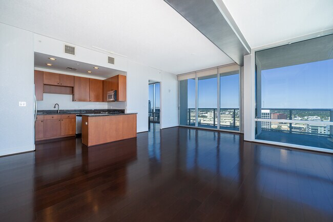 Foto del edificio - 150 E Robinson St