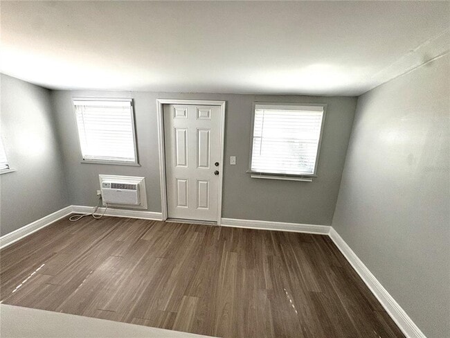 Foto del edificio - 4611 N Hubert Ave