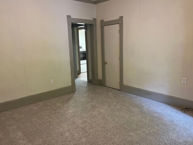 Building Photo - 253 W Watson St