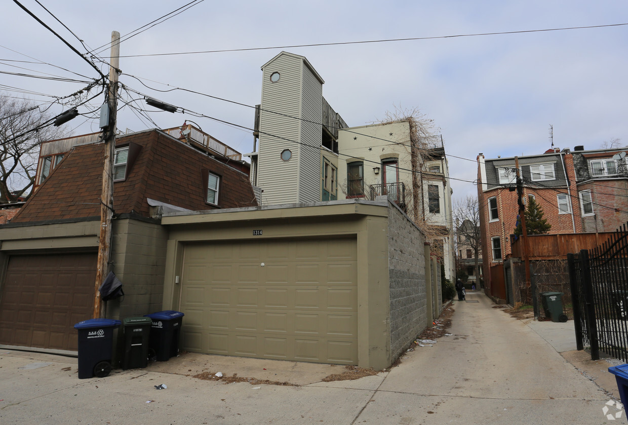 Building Photo - 1314 Kenyon St NW