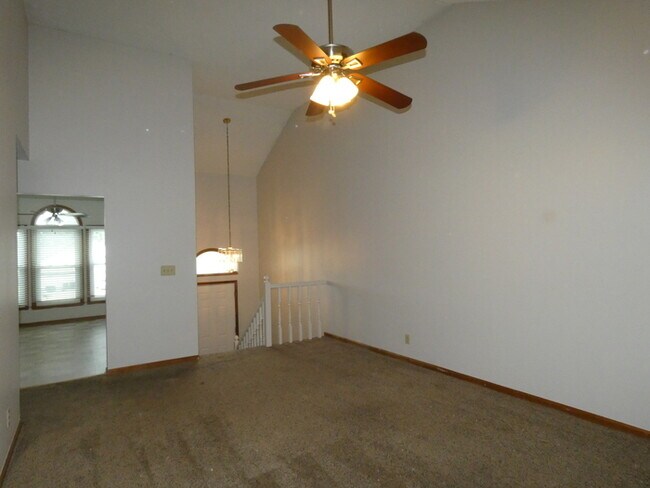 Foto del edificio - Beautiful Town Home in Kearney, MO