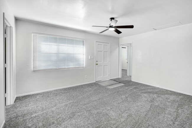 Foto del edificio - 8033 Grace Ave