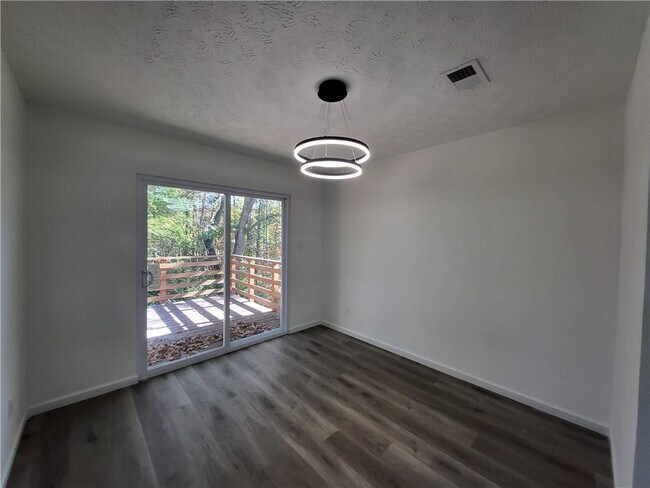 Foto del edificio - 5729 Rock Rd